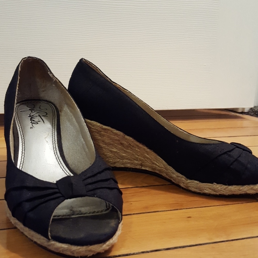 Life Stride Size 8.5 W Open Toed Black Wedge
